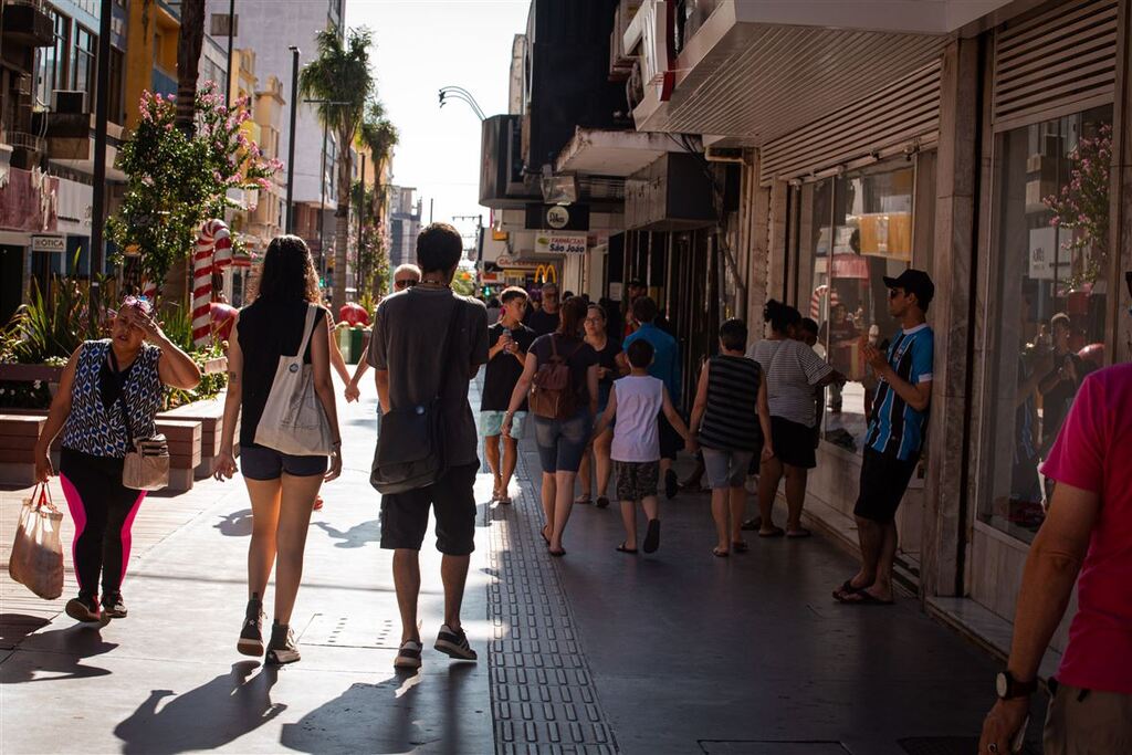 título imagem Calor retorna e Santa Maria registra máxima de 30ºC nesta quarta; confira a previsão do tempo