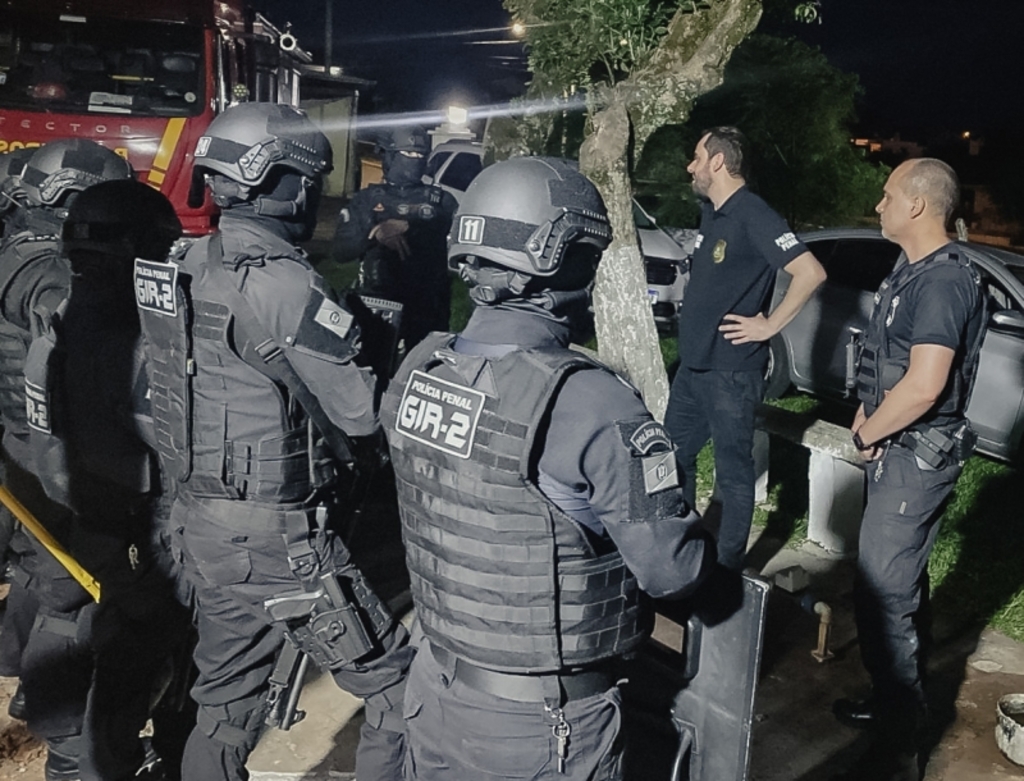 título imagem Celulares e facas artesanais são apreendidos durante revista geral em presídio da região