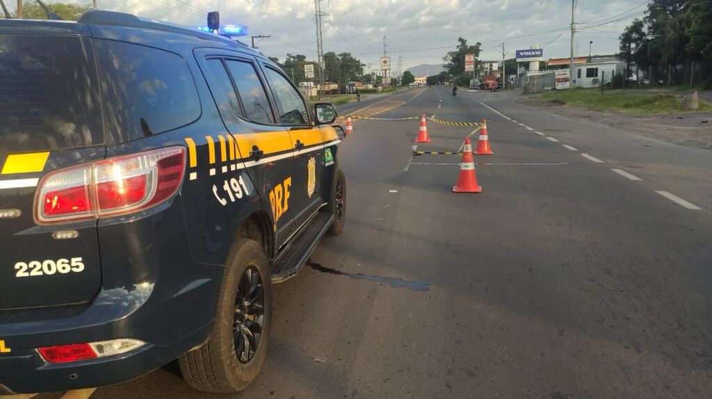 título imagem Mulher morre atropelada na BR-392 em Santa Maria