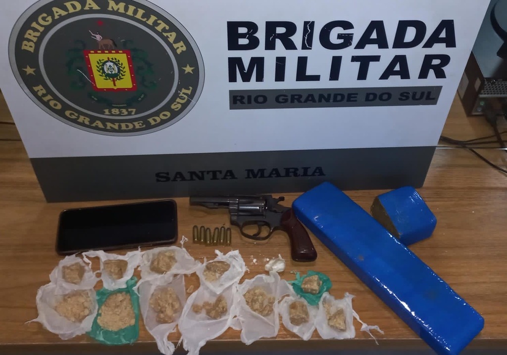 Dupla é presa por tráfico e porte ilegal de arma no bairro JK em Santa Maria