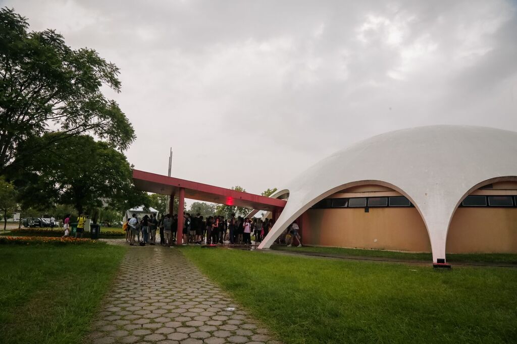 título imagem Trânsito, espera, chuva e redação: como foi a tarde de prova do Vestibular da UFSM