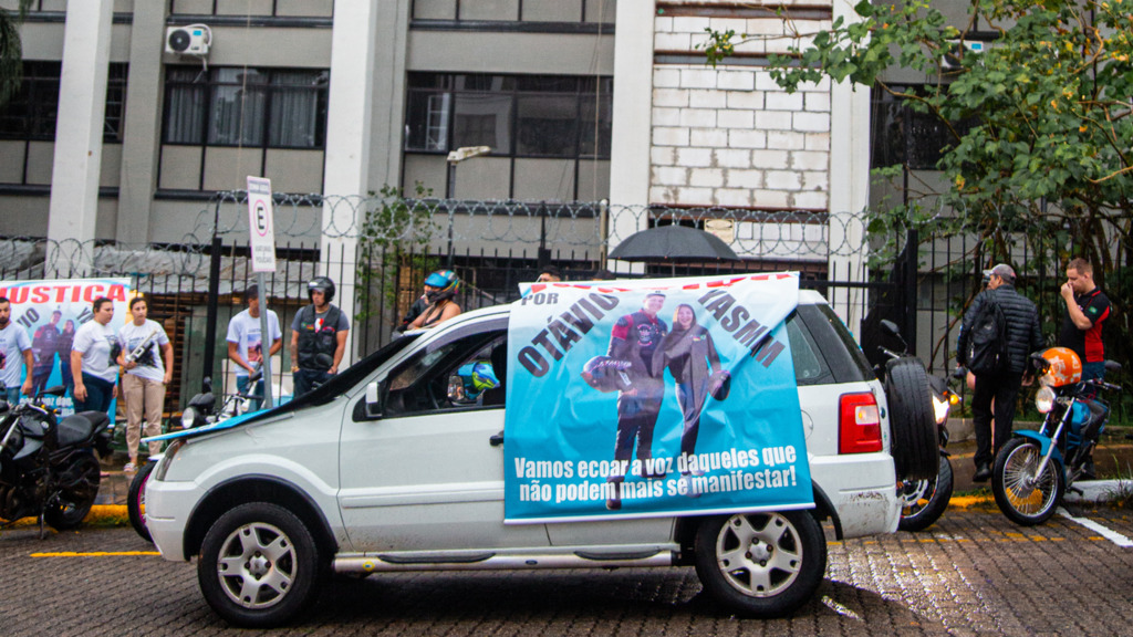 título imagem Um mês sem Otávio e Yasmim: familiares de casal morto em acidente na BR-158 realizam protesto nesta terça-feira em Cachoeira do Sul