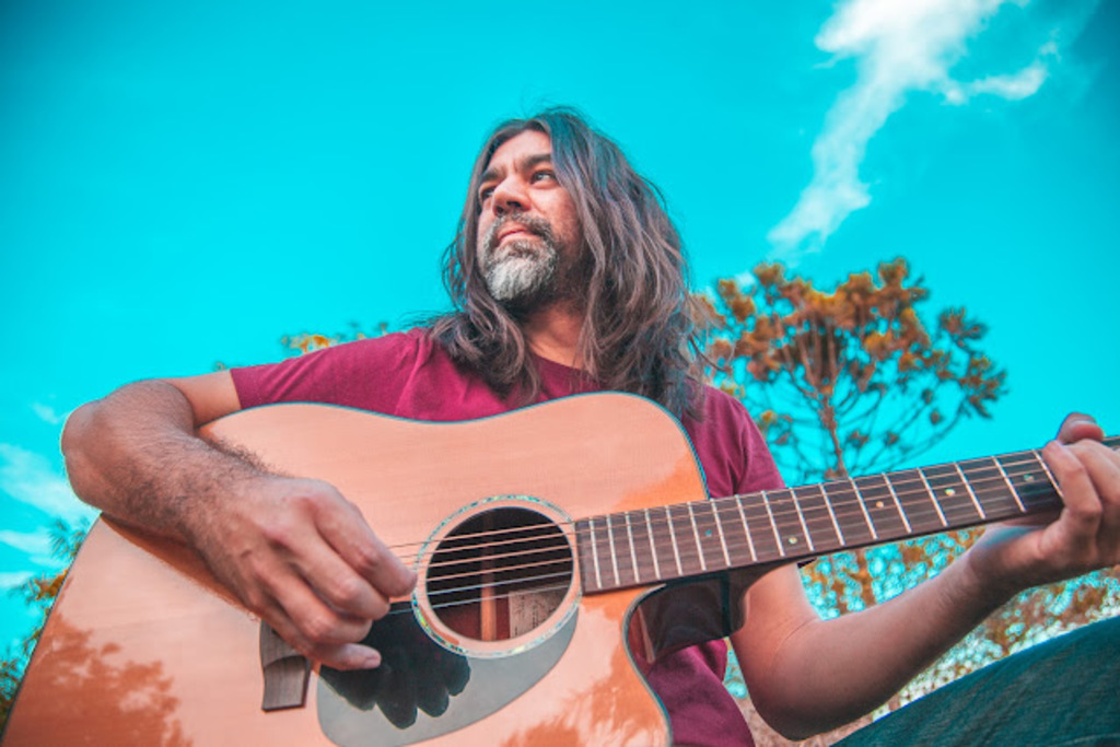 título imagem Vini Brum lança o álbum 