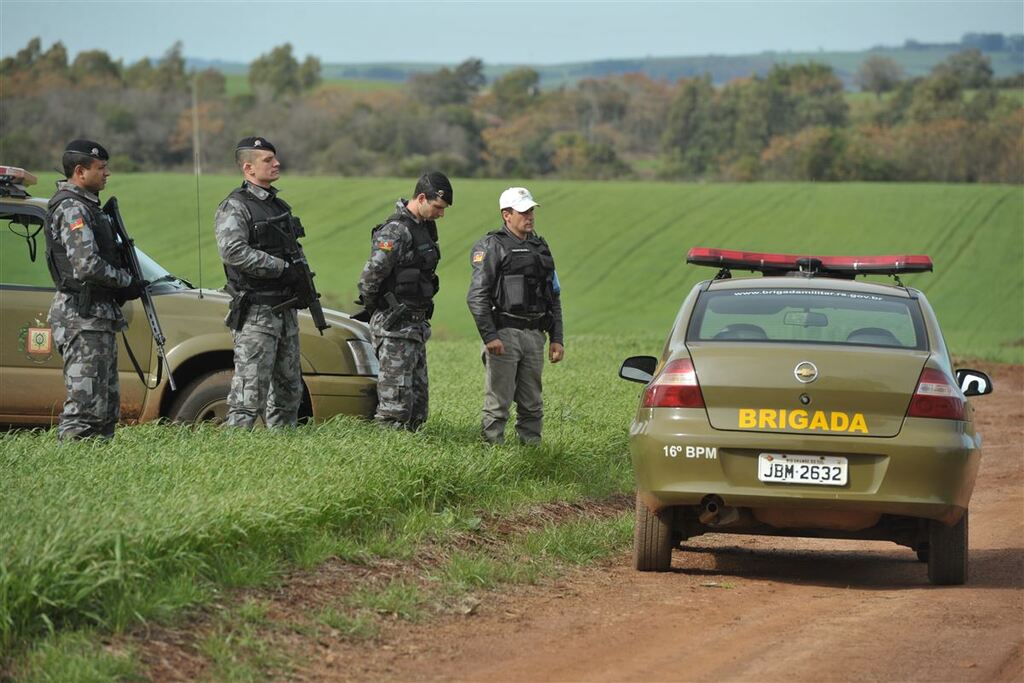 título imagem Assaltos com reféns, assassinatos e pelo menos mais 15 crimes fazem parte da extensa ficha criminal de foragido da região