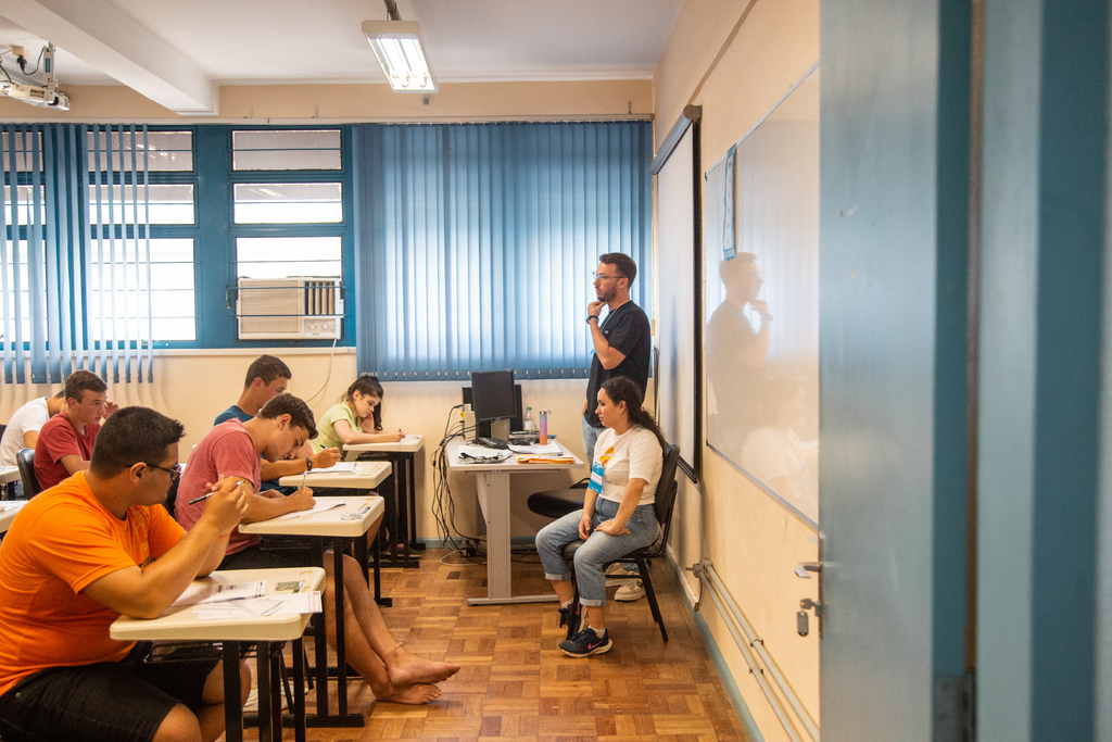62% dos inscritos na UFSM são mulheres: veja quantos realmente fizeram a prova em cada cidade, a abstenção final e curiosidades