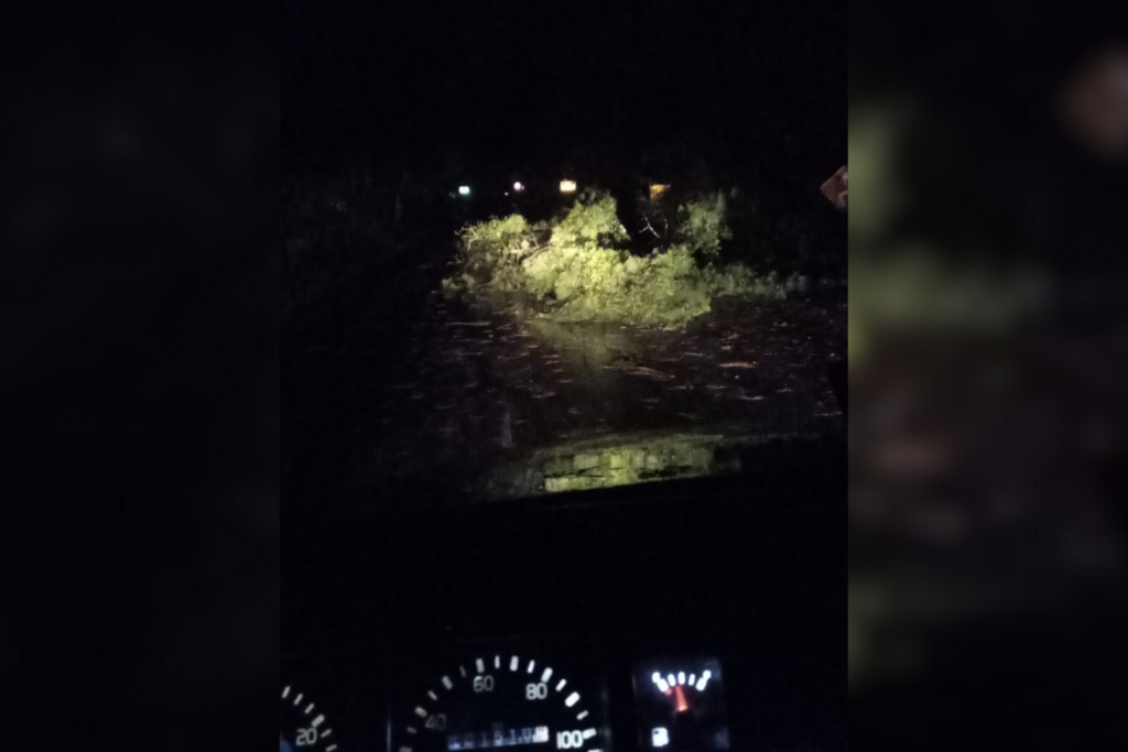 título imagem BR-158, entre Santa Maria e Itaara, está com bloqueios em função do temporal