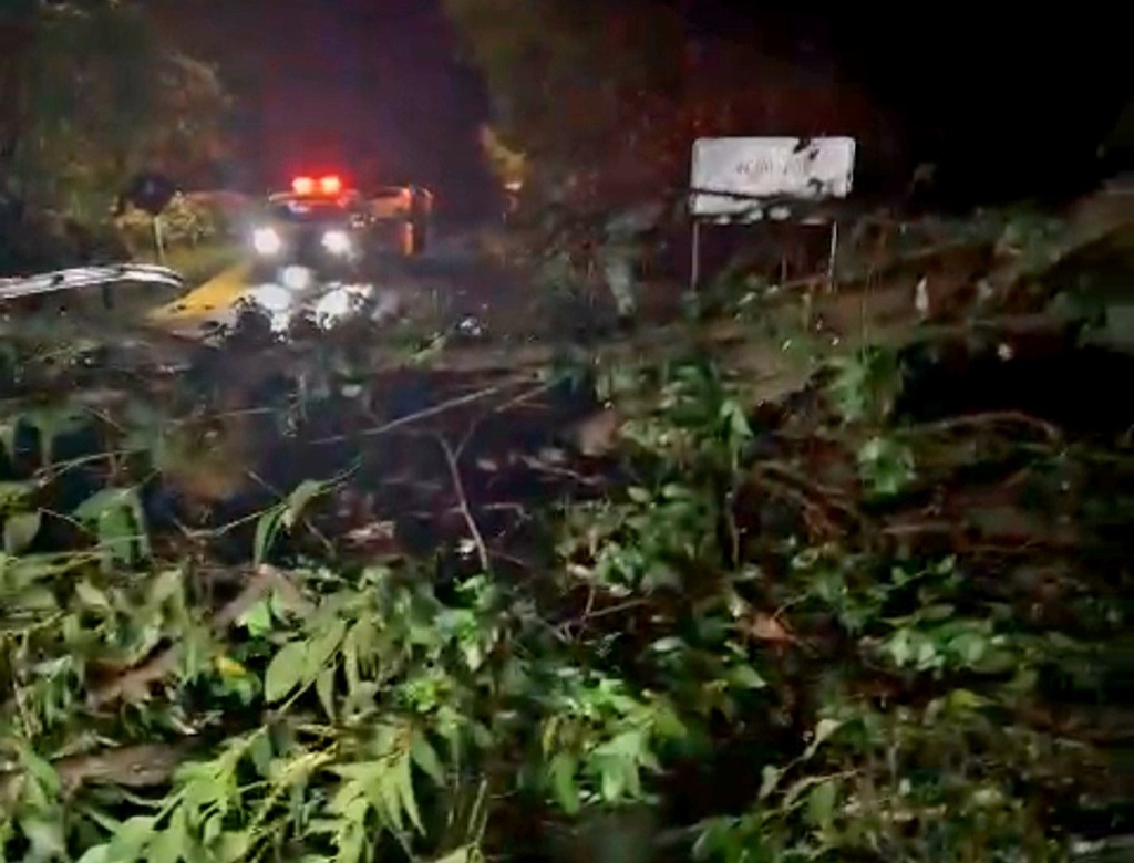 título imagem Mais de 700 mil clientes estão sem luz no RS, informa a RGE