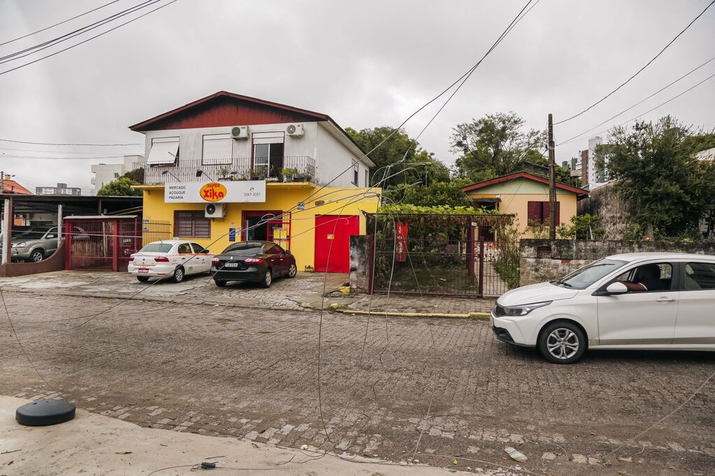 título imagem Um dia após o temporal, 49 mil clientes seguem sem energia elétrica na Região Central