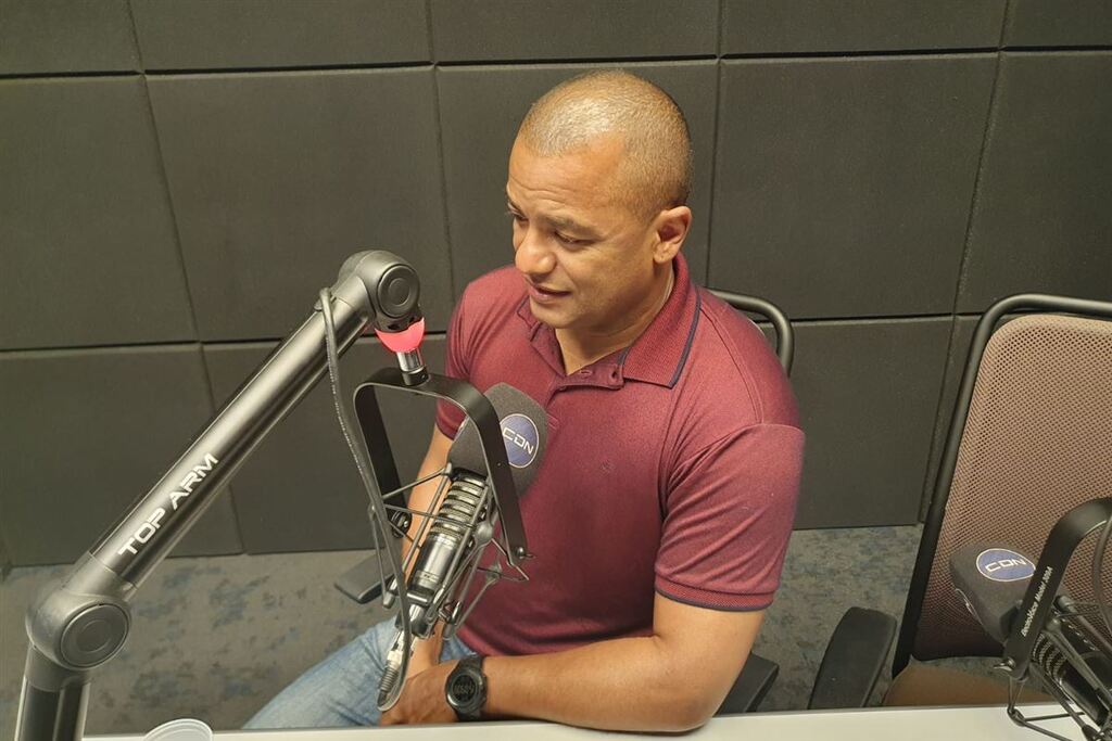 título imagem Temporal adia a chegada do técnico Daniel Franco