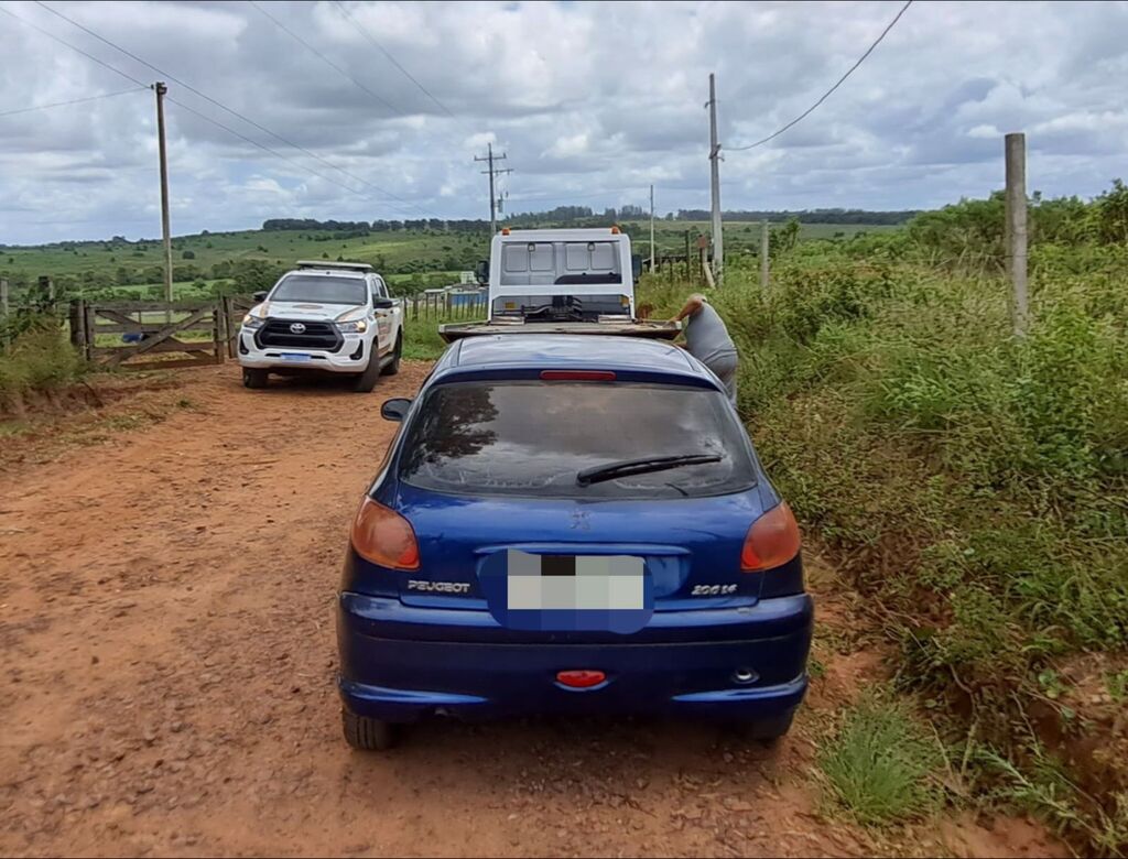 Localizado o carro usado em fuga de criminosos que assaltaram supermercado em Santa Maria