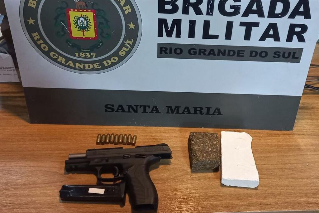 título imagem Homem é preso ao esconder drogas e arma dentro de lixeira em Santa Maria