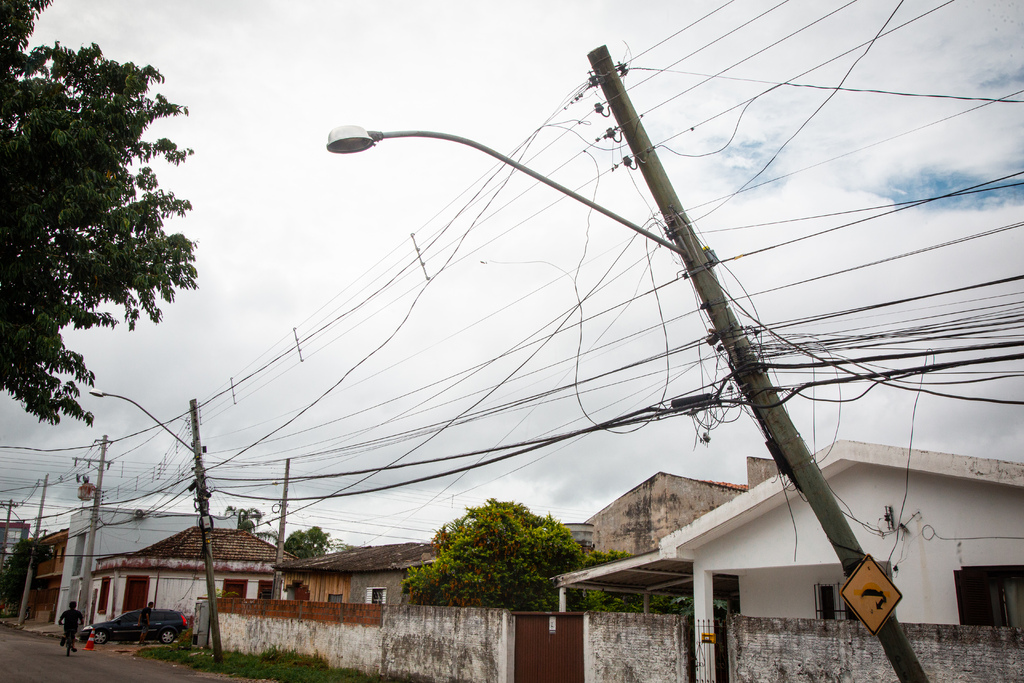 Deputados assinam proposta pela abertura de CPI para investigar concessionárias de energia Deputados assinam proposta pela abertura de CPI para investigar concessionárias de energia