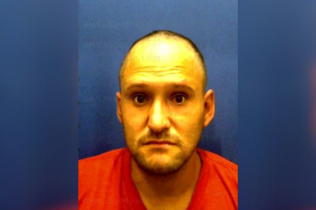 Foto: Reprodução - Assaltos com reféns, assassinatos e pelo menos mais 15 crimes fazem parte da extensa ficha criminal do foragido.