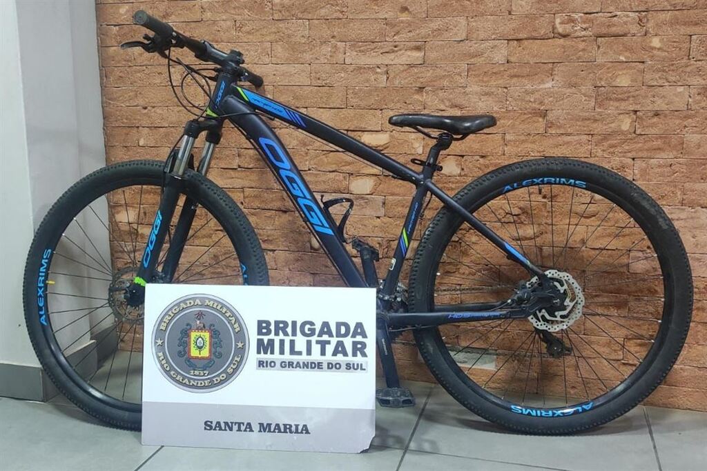 Jovem é preso ao ser flagrado com bicicleta furtada em Santa Maria Jovem é preso ao ser flagrado com bicicleta furtada em Santa Maria