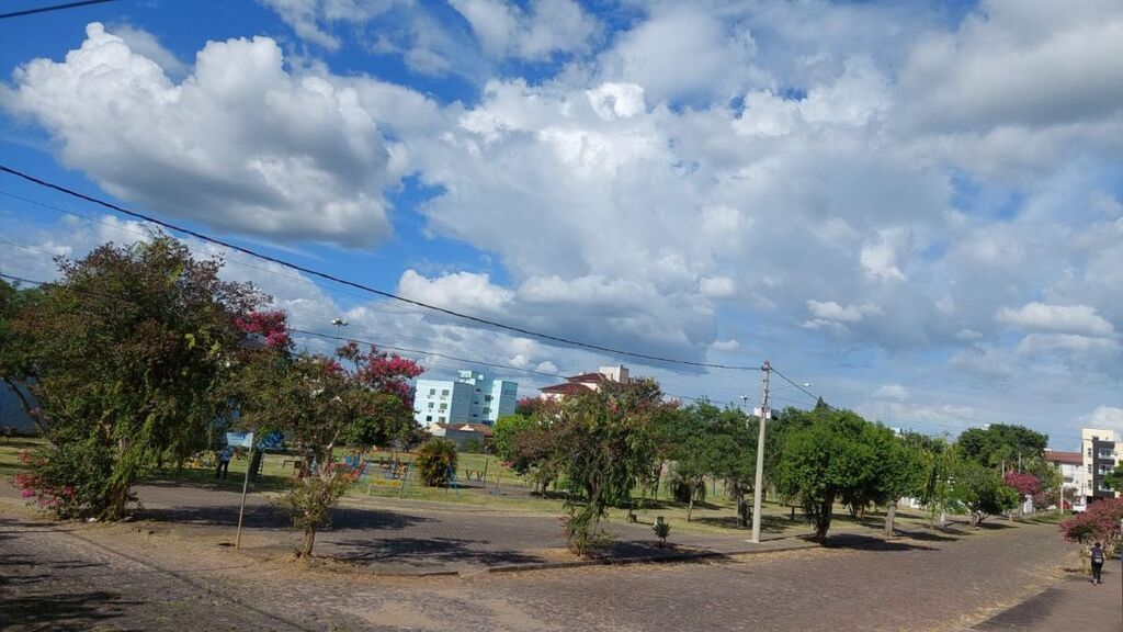 Foto: Arquivo Pessoal - Jovem foi assassinado no último domingo, 21, ao lado da Praça Miguel Meirelles. Comunidade reclama do abandono da área