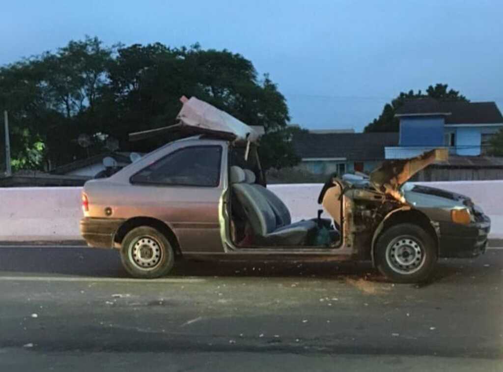 Acidente entre carro e cavalo deixa dois jovens feridos na BR-287, em Santa Maria