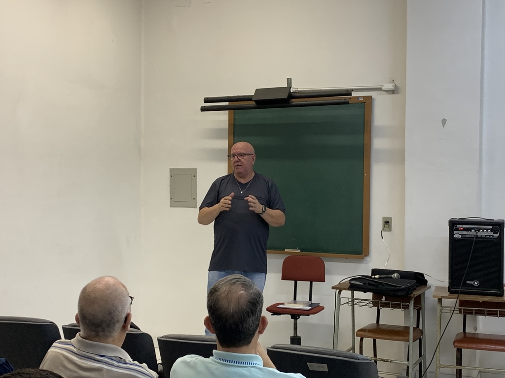 título imagem Técnico multicampeão de futsal realiza palestra em Santa Maria