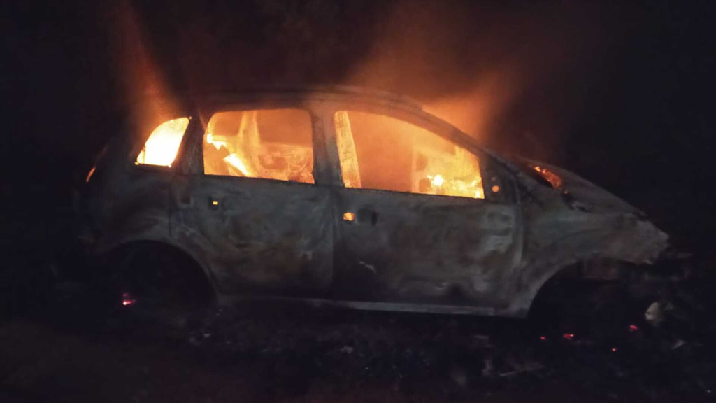 Corpo carbonizado é encontrado no porta-malas de veículo incendiado em Cacequi Corpo carbonizado é encontrado no porta-malas de veículo incendiado em Cacequi