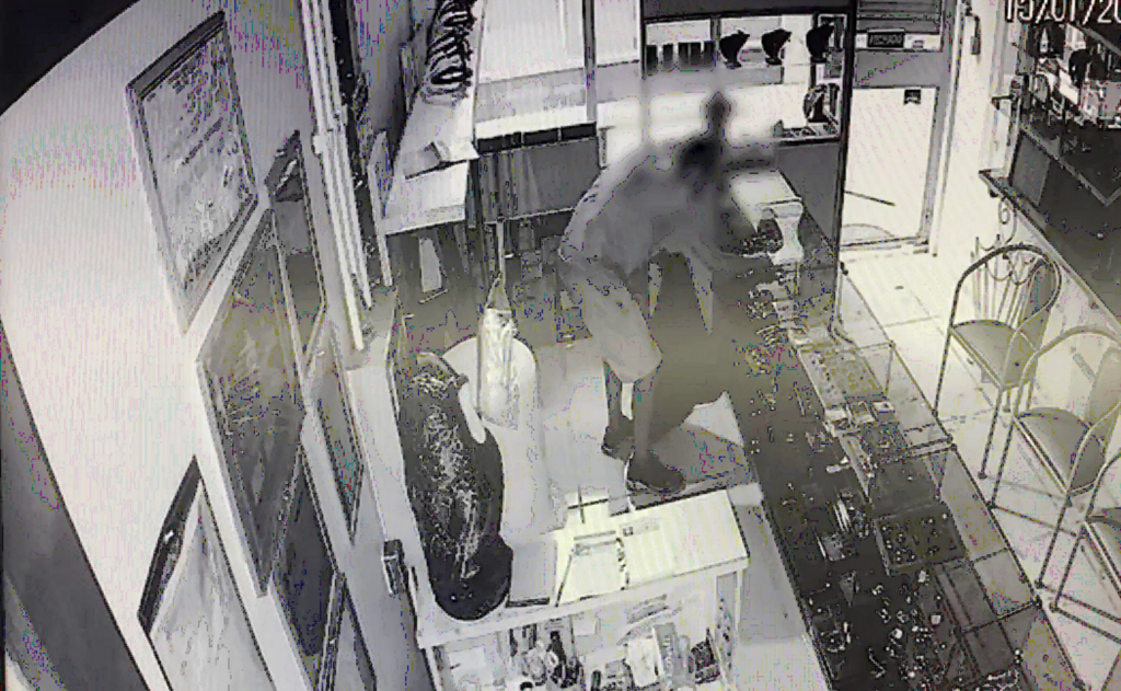 Joalheria de Santa Maria foi alvo de segunda tentativa de assalto e não recuperou joias furtadas, diz proprietário