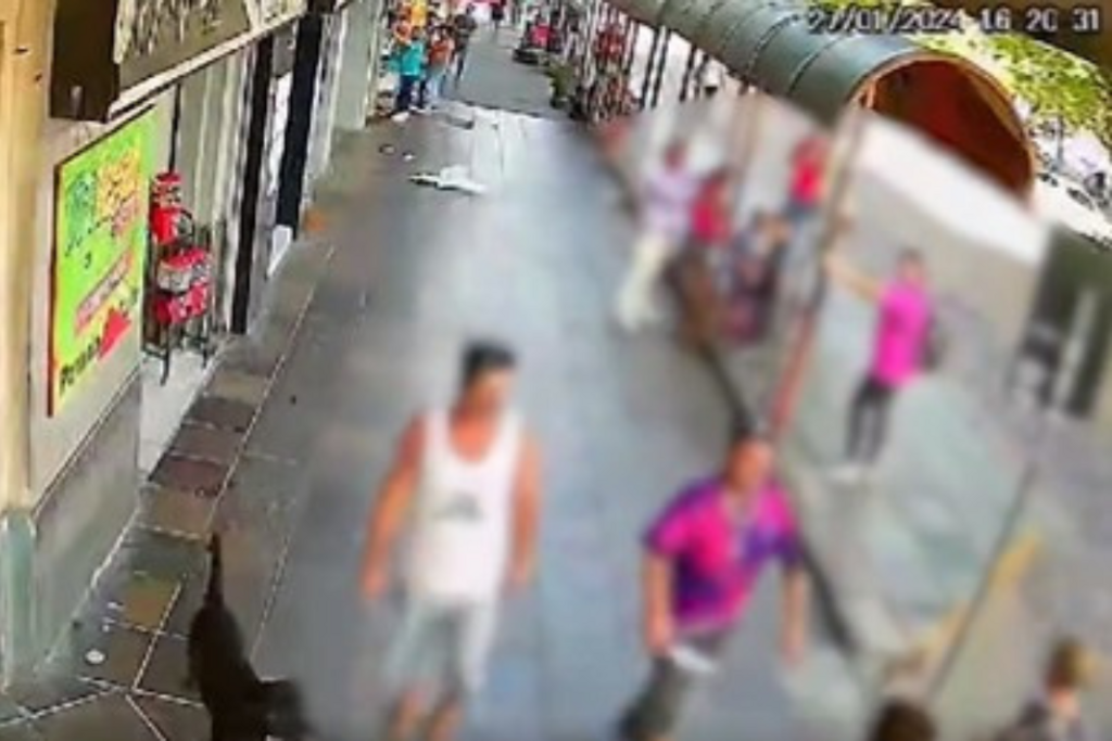 VÍDEO: jovem sofre agressão com faca no Centro de Santa Maria