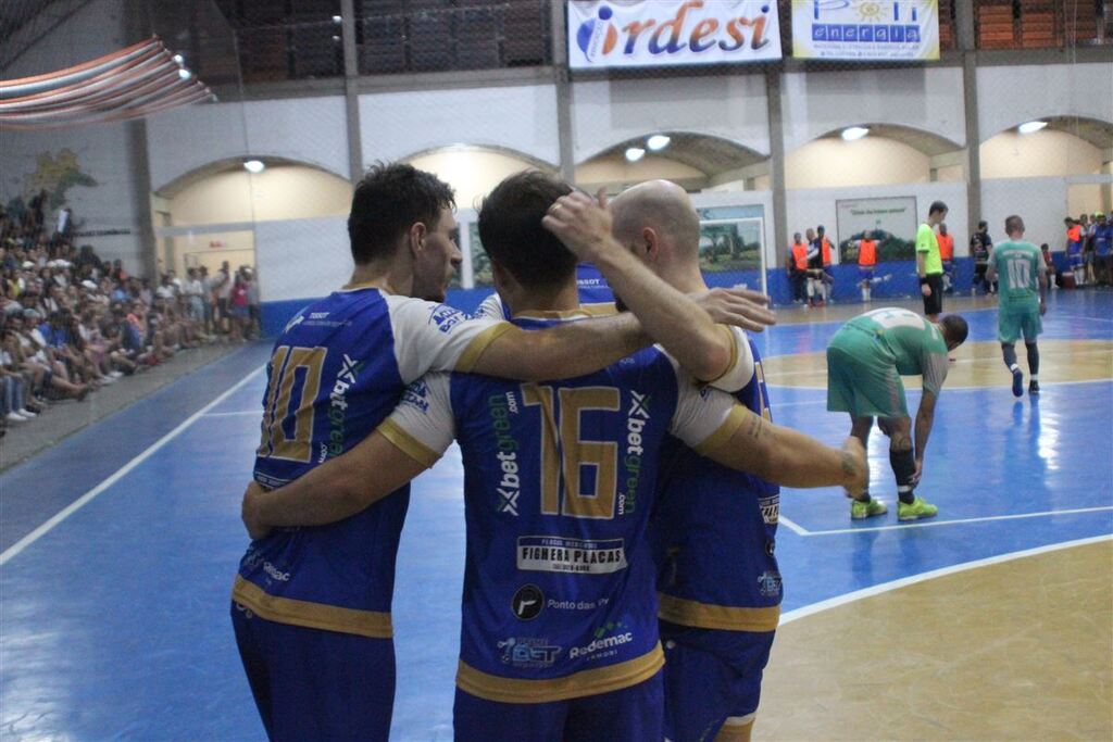 Valência vence semifinal e disputará título de competição regional em Jaguari Valência vence semifinal e disputará título de competição regional em Jaguari