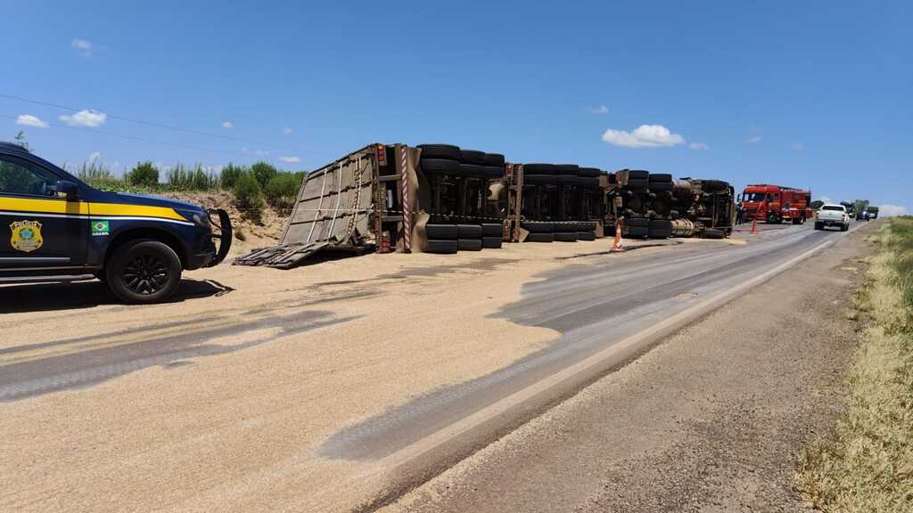 título imagem Motorista morre após carreta tombar na BR-158 em Júlio de Castilhos