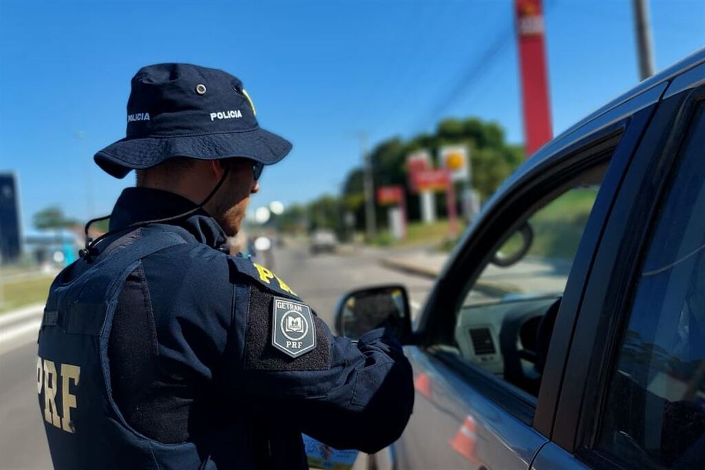 título imagem Blitz educativa para prevenir acidentes de trânsito no Carnaval é realizada em Santa Maria