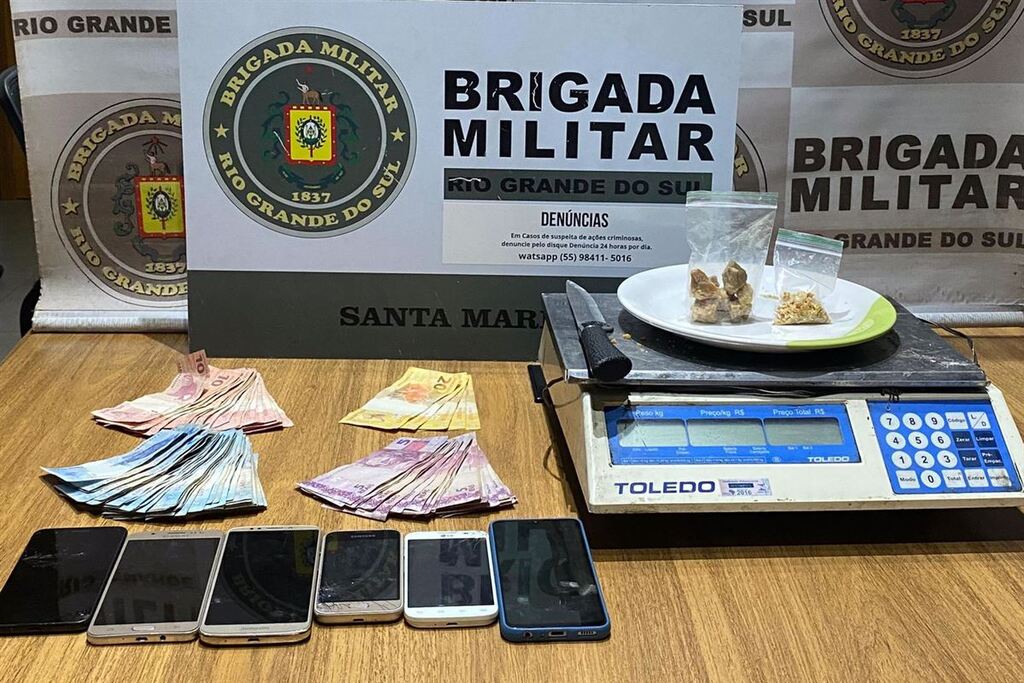Foto: Brigada Militar - Material encontrado com o jovem foi apreendido