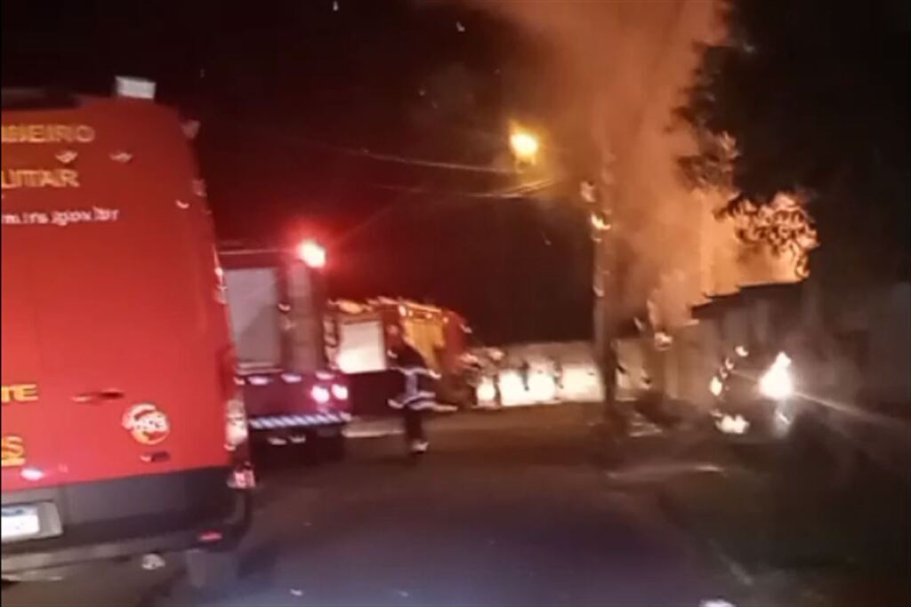 Residência onde irmãs foram executadas em janeiro é destruída pelo fogo em Santa Maria