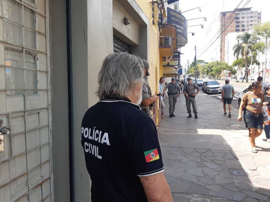 Homem de 49 anos é encontrado morto dentro de sua residência no centro de Santa Maria