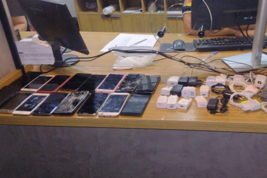 Homem é flagrado ao tentar passar 19 celulares por buraco de ventilação da Pesm