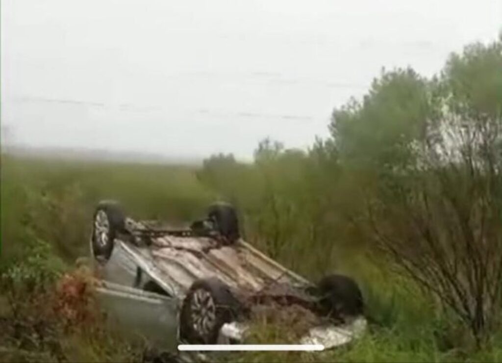 Carro de padre de São Sepé sai da pista ao aquaplanar em rodovia da região