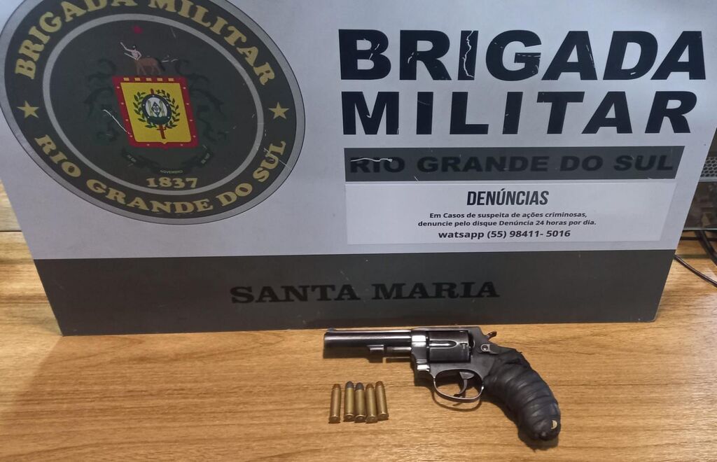 título imagem Após disparos de arma, jovem é preso ao tentar fugir de abordagem em Santa Maria