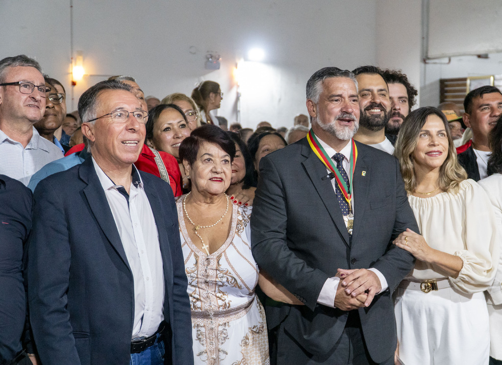 título imagem Ministro Paulo Pimenta recebe Medalha do Mérito Farroupilha da Assembleia em Santa Maria