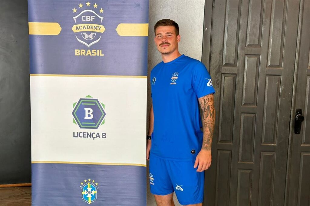 Profissional de Santa Maria faz curso para treinador da CBF Profissional de Santa Maria faz curso para treinador da CBF