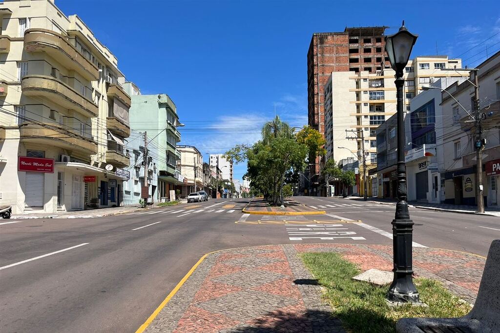 título imagem Homem é esfaqueado em avenida no Centro de Santa Maria