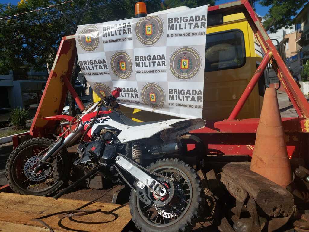 título imagem Brigada Militar prende três, recupera veículos furtados e apreende drogas e munições em Santa Maria