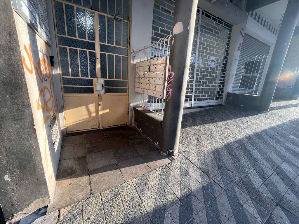 título imagem 15º assassinato de 2024: idoso é morto a facadas no centro de Santa Maria na tarde desta quinta-feira