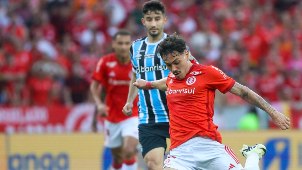 Inter marca nos acréscimos e sai vitorioso no clássico Gre-Nal 441