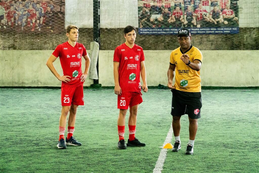 Ainda sem contar com jogadores experientes, técnico Daniel Franco comanda o primeiro treino no Inter-SM Ainda sem contar com jogadores experientes, técnico Daniel Franco comanda o primeiro treino no Inter-SM