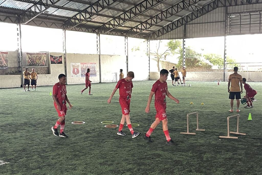 título imagem Daniel Franco segue trabalhos com jogadores promovidos do sub-17