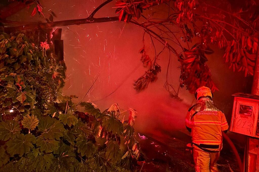título imagem Incêndio criminoso destrói residência em Formigueiro