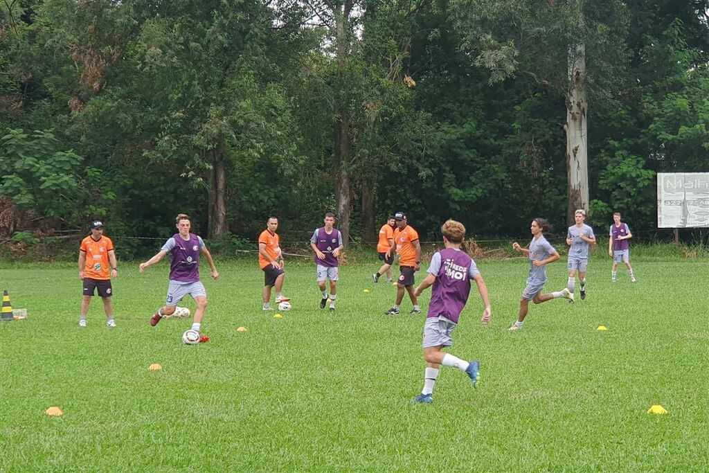 Inter-SM continua rotina de treinos com a base