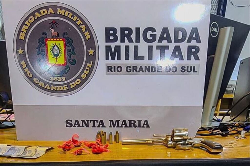 Jovem com antecedentes por tráfico e arma é preso em Santa Maria após denúncia