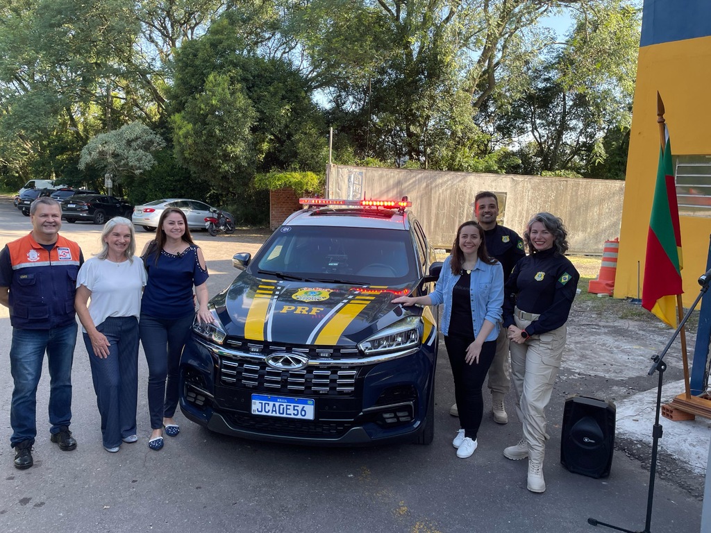 Foto: PRF - Solenidade de entrega da nova viatura ocorreu na sede da PRF, na BR-158 em Santa Maria