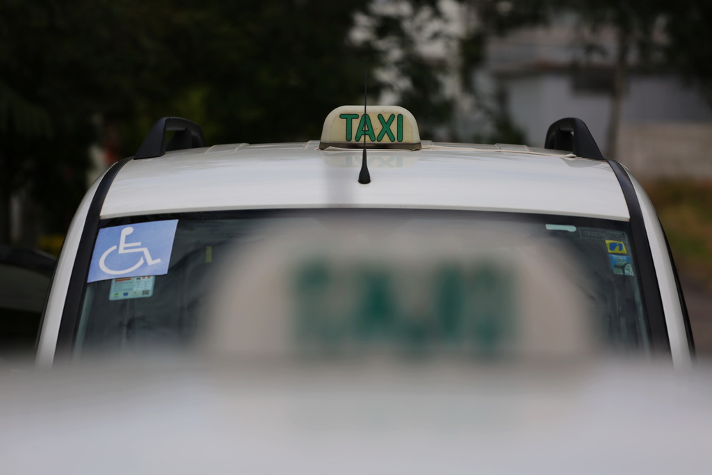 Taxista tem arma apontada para cabeça durante assalto em Santa Maria