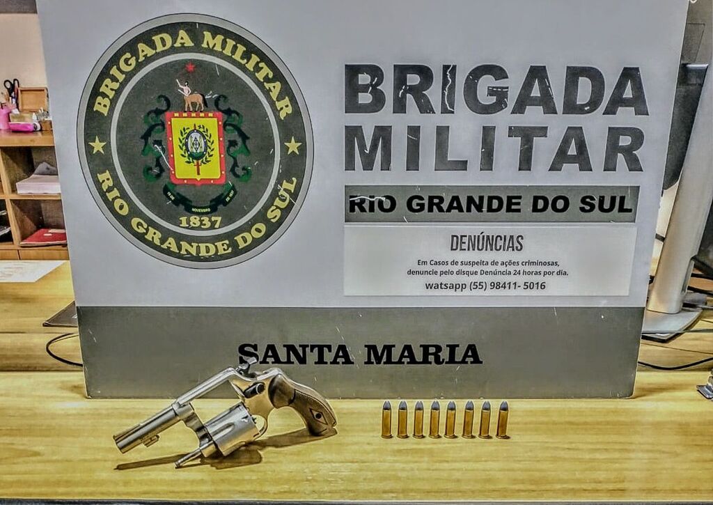 título imagem Arma de fogo é apreendida com adolescente de 17 anos em via pública