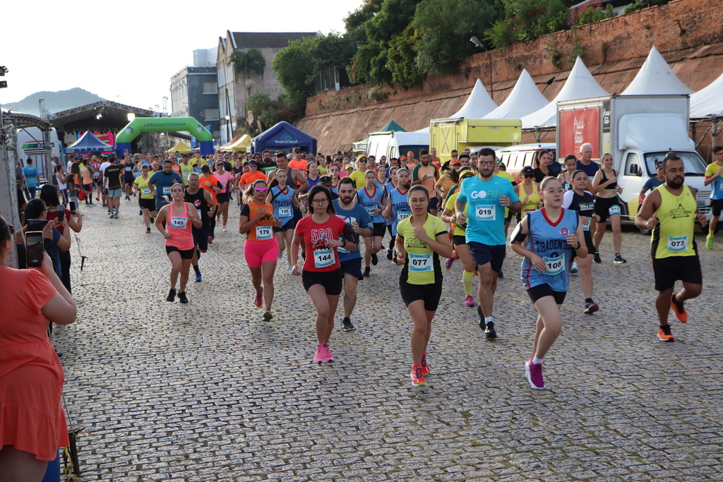 título imagem Calourada 2024: 1ª Corrida do Professor reúne mais de 360 participantes em Santa Maria
