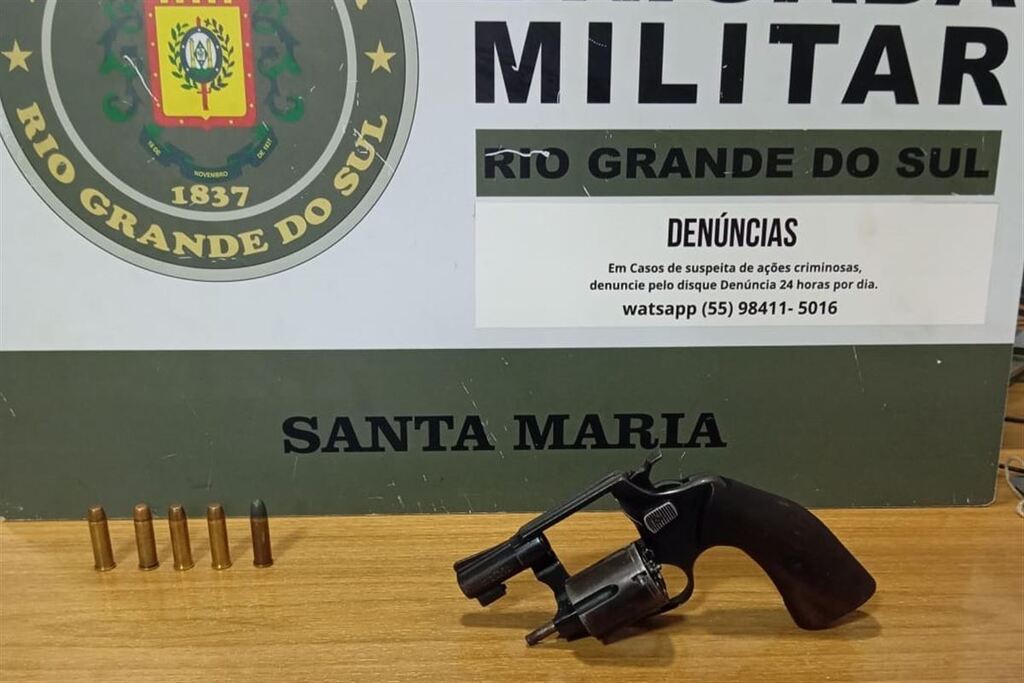 Jovem é preso após ameaçar ex-companheira com revólver em Santa Maria