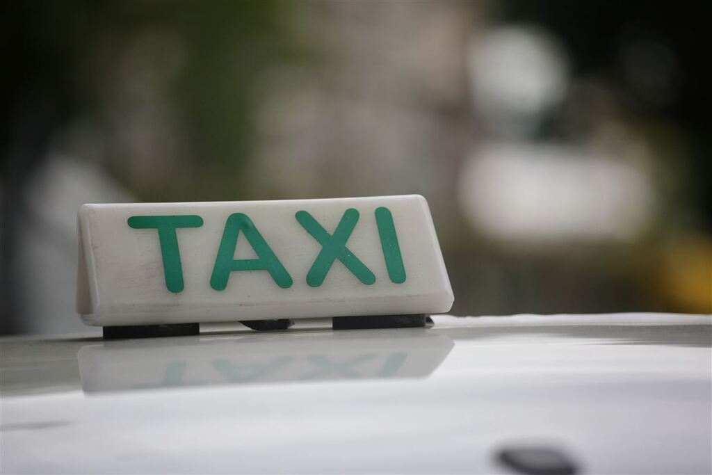 Taxista tem carro roubado durante assalto em Santa Maria